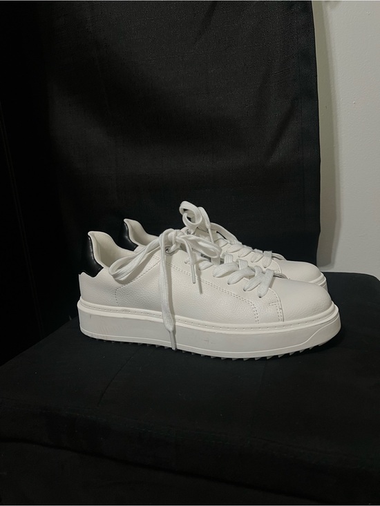 Steve Madden Shoes - Steve Madden Women’s White Platform Sneaker with Black Heel Accent